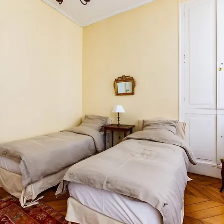 Two Bedroom St. Honore דירה