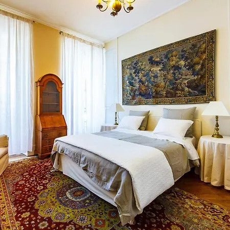 Two Bedroom St. Honore דירה