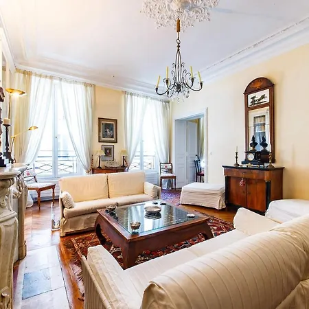 Two Bedroom St. Honore דירה